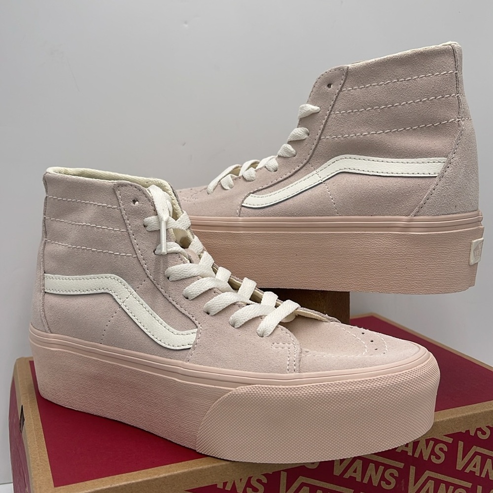 Vans WMNS Sk8-Hi Tapered Stacked Suede Shell
VN0A5JMKBXO
Platforms Sneakers - Picture 8 of 16